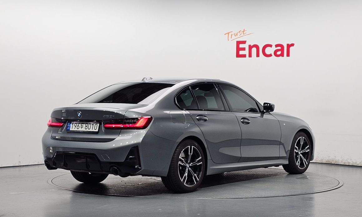 BMW 3-Series 320i M Sport, 2024
