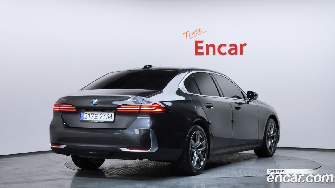 BMW 5-Series 530i xDrive, 2024