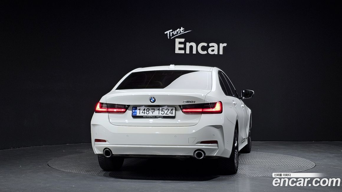 BMW 3-Series 320i, 2023