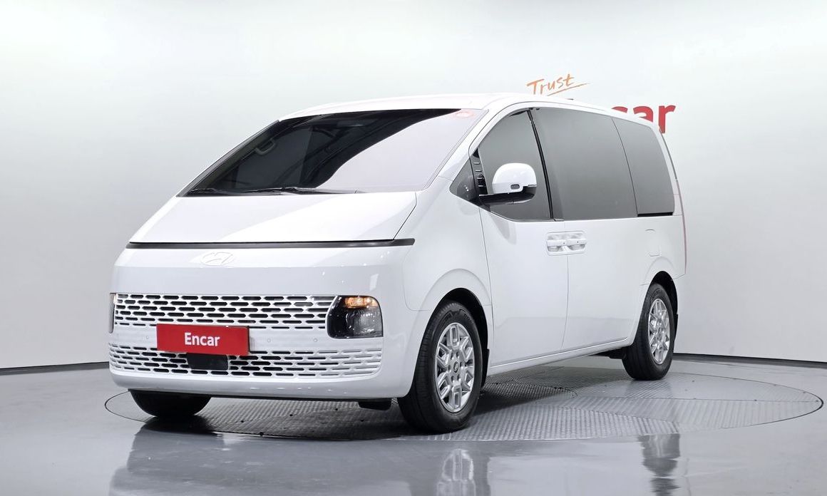 Hyundai Staria 4WD Tourer 9-Seater, 2025