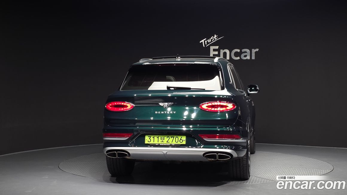 Bentley Bentayga 4.0 V8 EWB First Edition, 2024