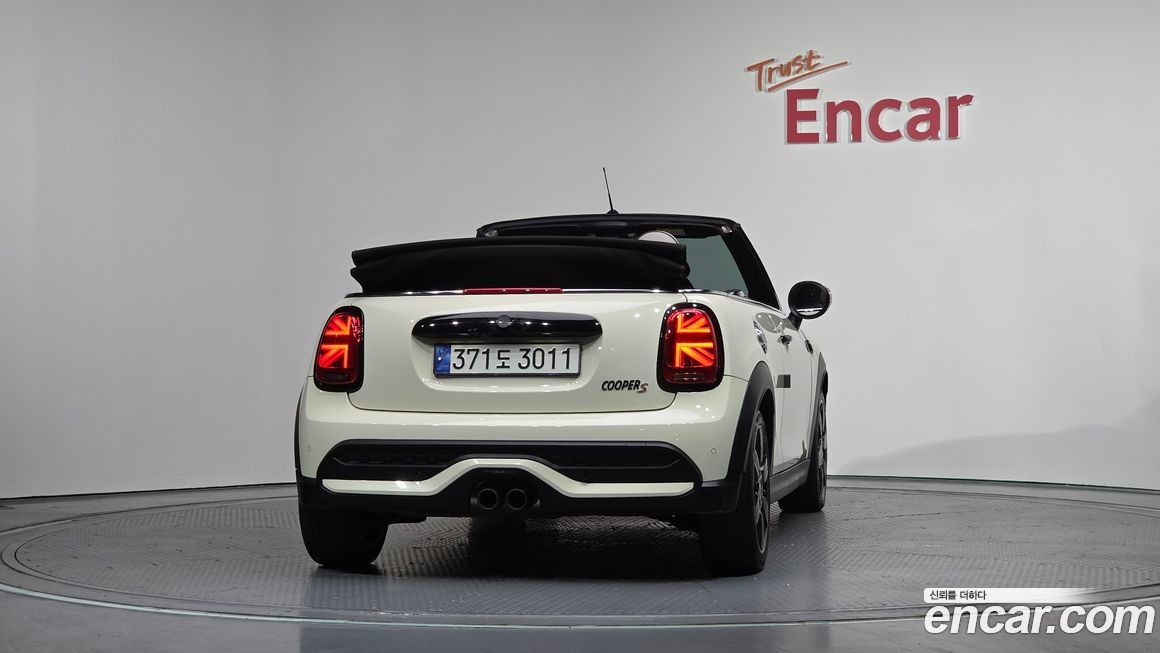 Mini Cooper Convertible Classic Launch Pack, 2023