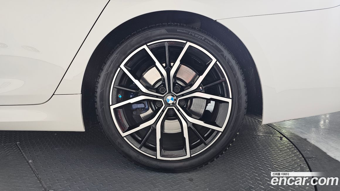 BMW 5-Series 530i M Sport Package, 2023