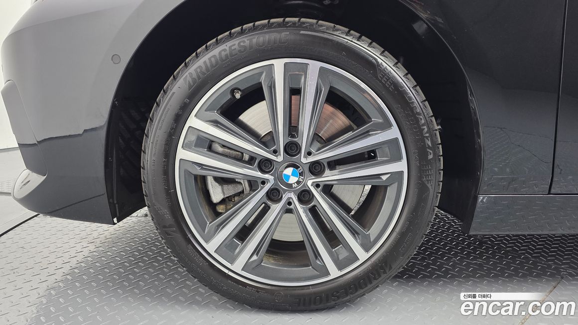 BMW 2-Series 220i Sport, 2024