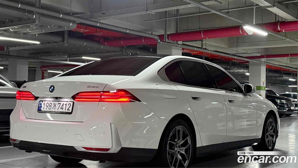 BMW 5-Series 530i xDrive, 2024