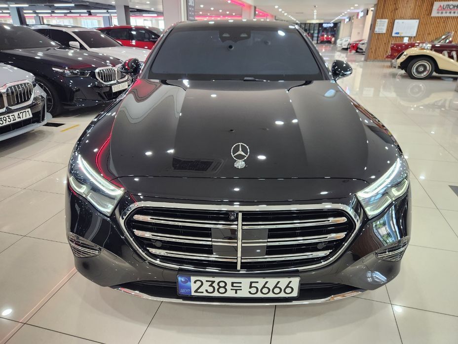 Mercedes-Benz E-Class E300 4MATIC Exclusive, 2025