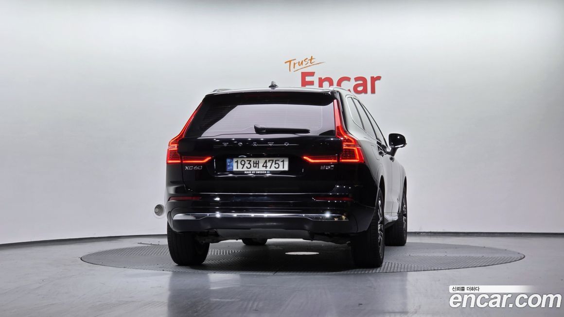 Volvo XC60 B5 Inscription, 2022