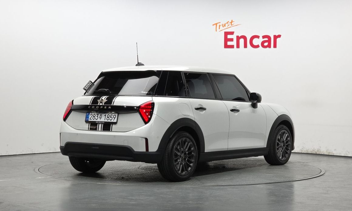 Mini Cooper 5Door Essential, 2025