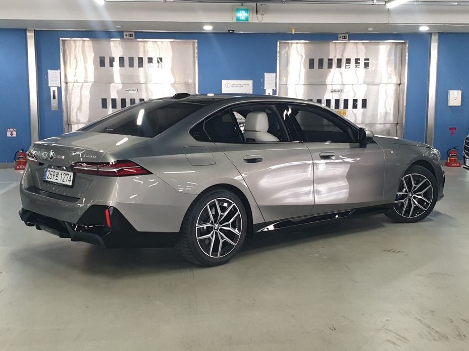BMW 5-Series 520i M Sport, 2025