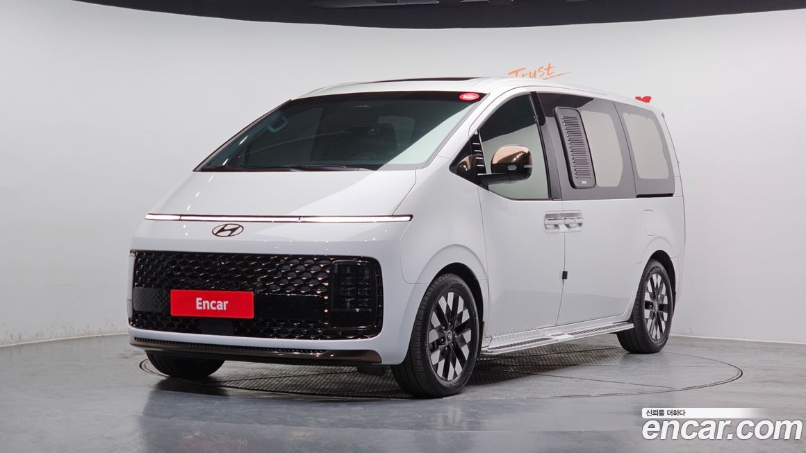 Hyundai Staria 4WD Lounge 9-Seater, 2025