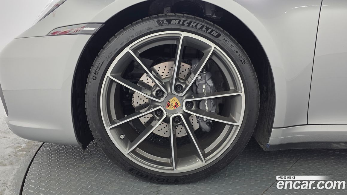 Porsche 911 Carrera, 2024