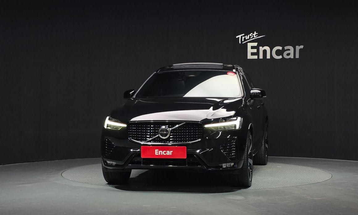 Volvo XC60 B6 R-Design, 2022