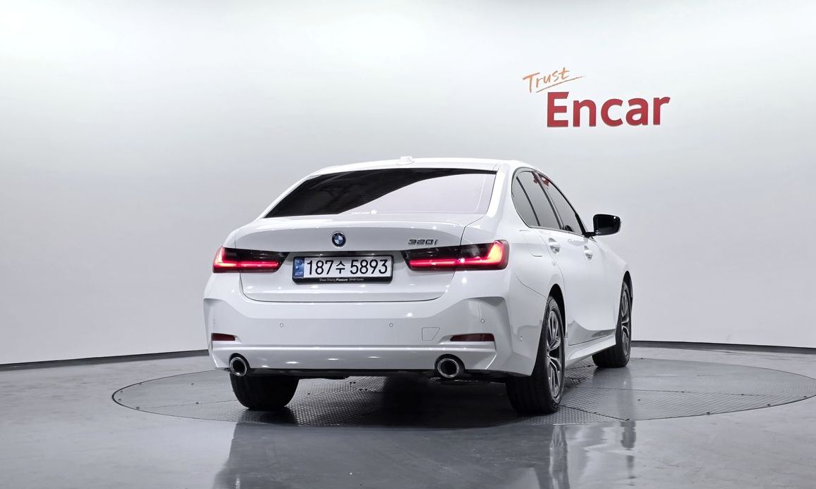 BMW 3-Series 320i, 2024