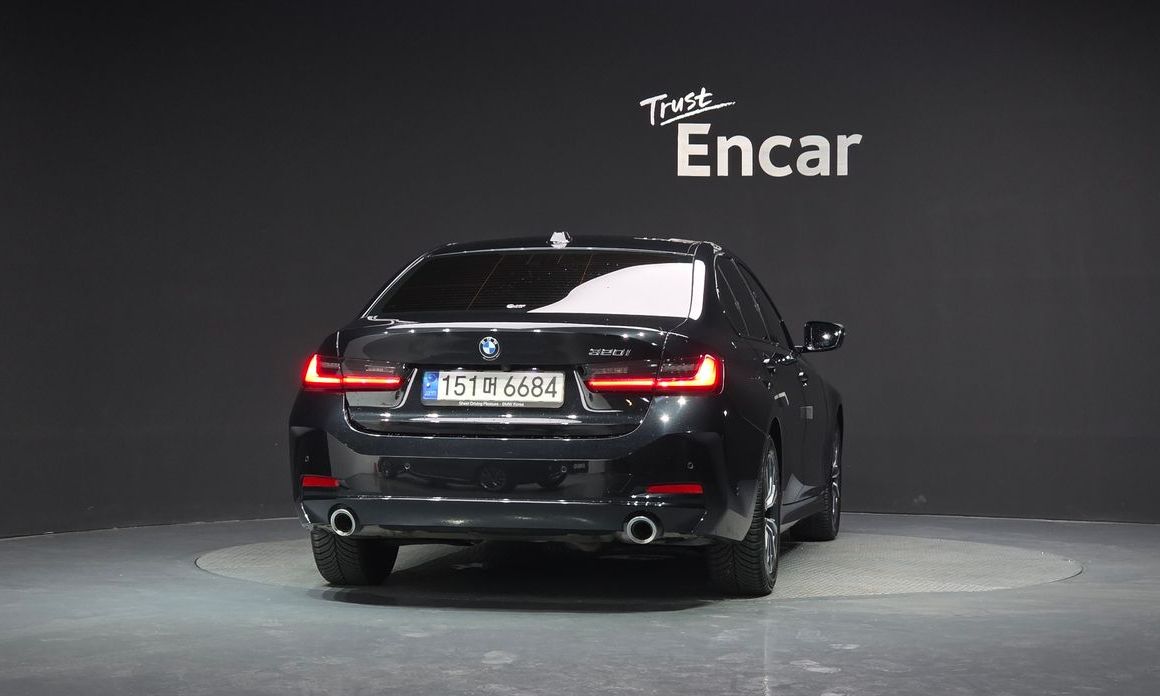 BMW 3-Series 320i, 2023