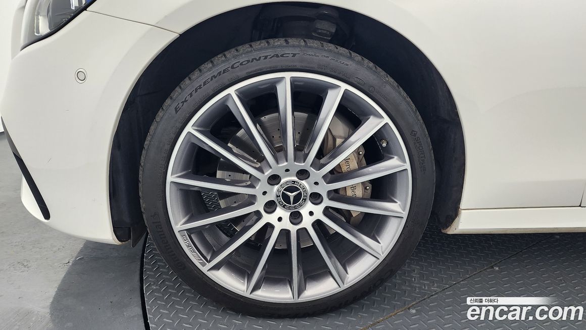 Mercedes-Benz E-Class E350 4MATIC AMG Line, 2022