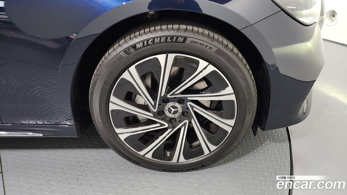 Mercedes-Benz E-Class E300 4MATIC Exclusive, 2024