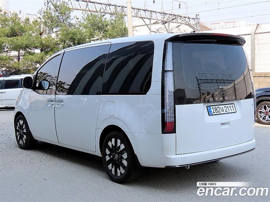 Hyundai Staria 4WD Lounge 9-Seater, 2025