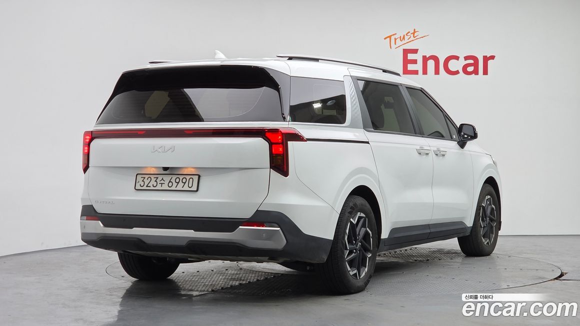Kia Carnival 9-Seater Prestige, 2024
