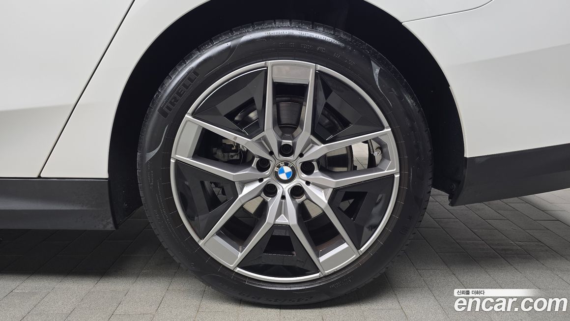 BMW 5-Series 520i, 2024