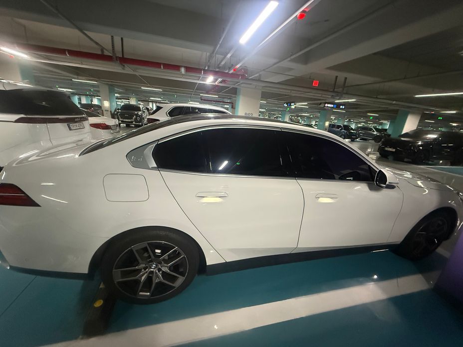 BMW 5-Series 520i, 2024