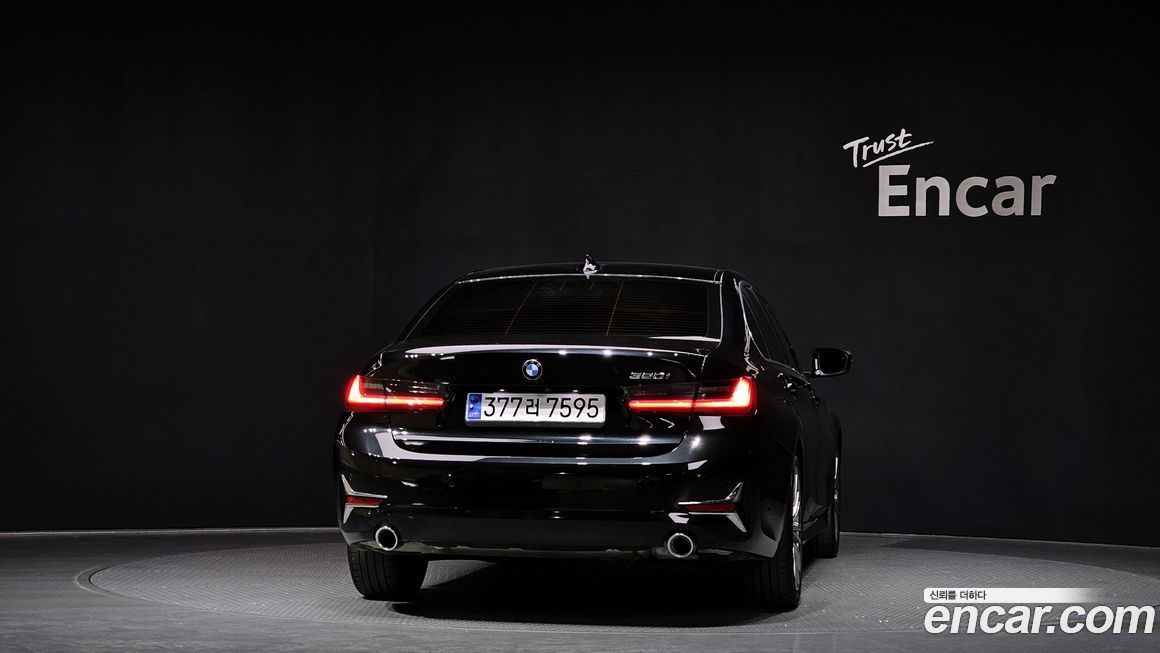 BMW 3-Series 320i Luxury, 2022
