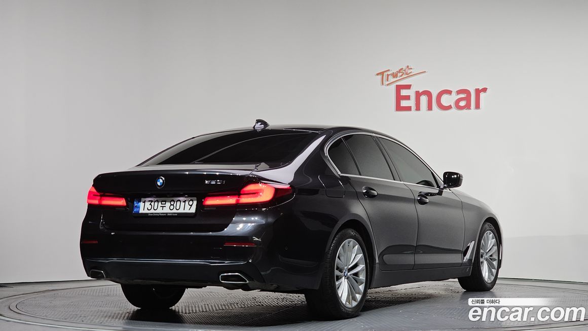 BMW 5-Series 520i Luxury, 2023