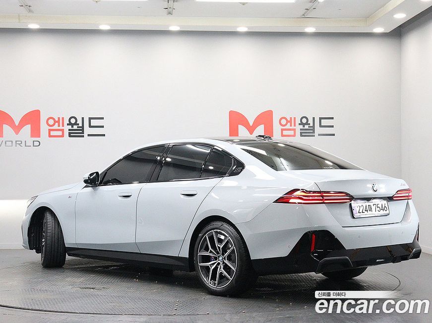 BMW 5-Series 520i, 2024