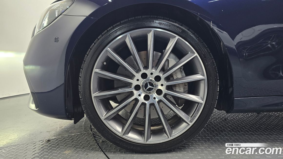 Mercedes-Benz E-Class E350 4MATIC AMG Line, 2022