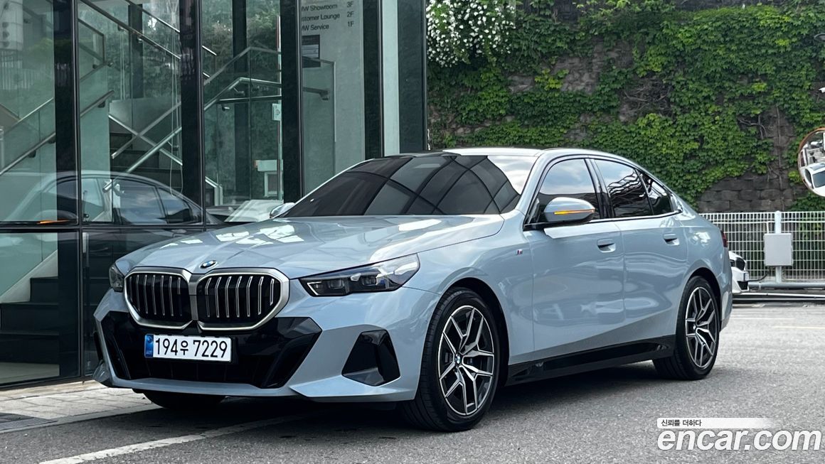 BMW 5-Series 520i M Sport, 2024