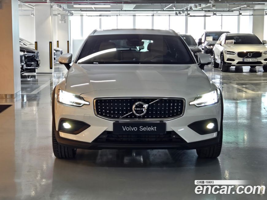 Volvo V60 B5 Ultra AWD, 2025