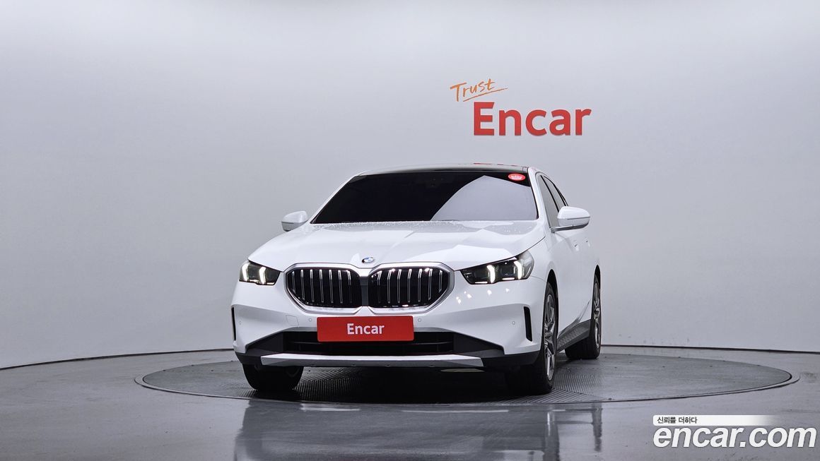 BMW 5-Series 520i, 2025