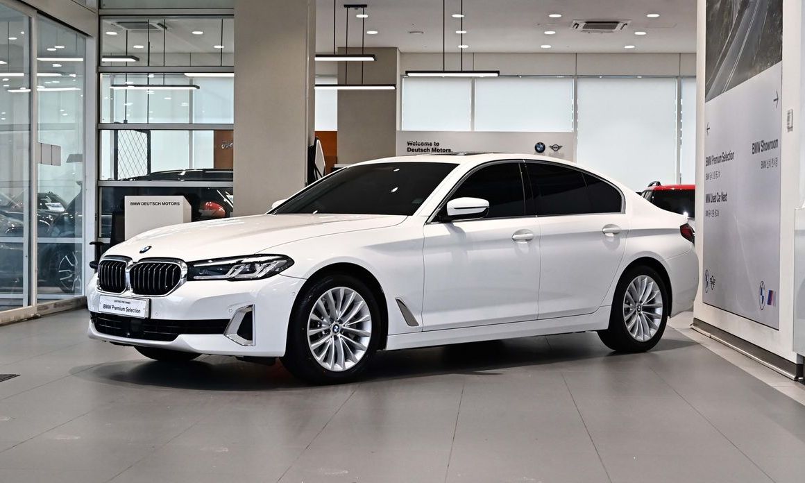 BMW 5-Series 530i Luxury, 2022