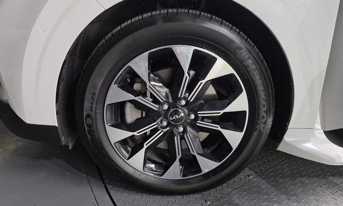 Kia Carnival 9-Seater Signature, 2023