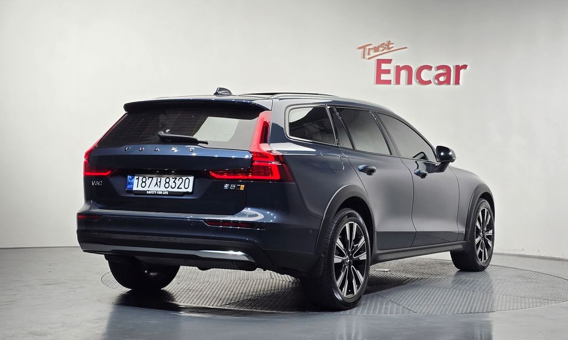 Volvo V60 B5 Ultimate AWD, 2024