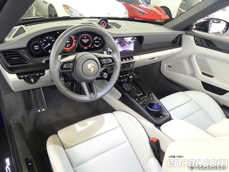 Porsche 911 Carrera 4 GTS Cabriolet, 2024