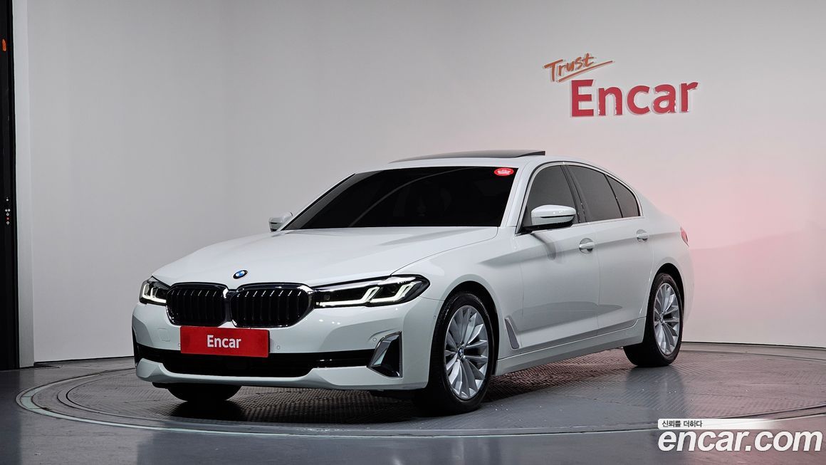 BMW 5-Series 520i Luxury, 2023