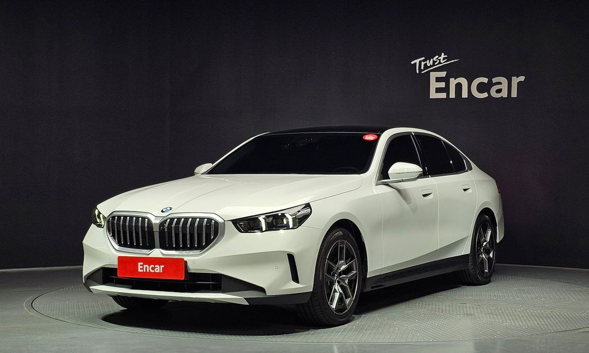 BMW 5-Series 520i, 2025