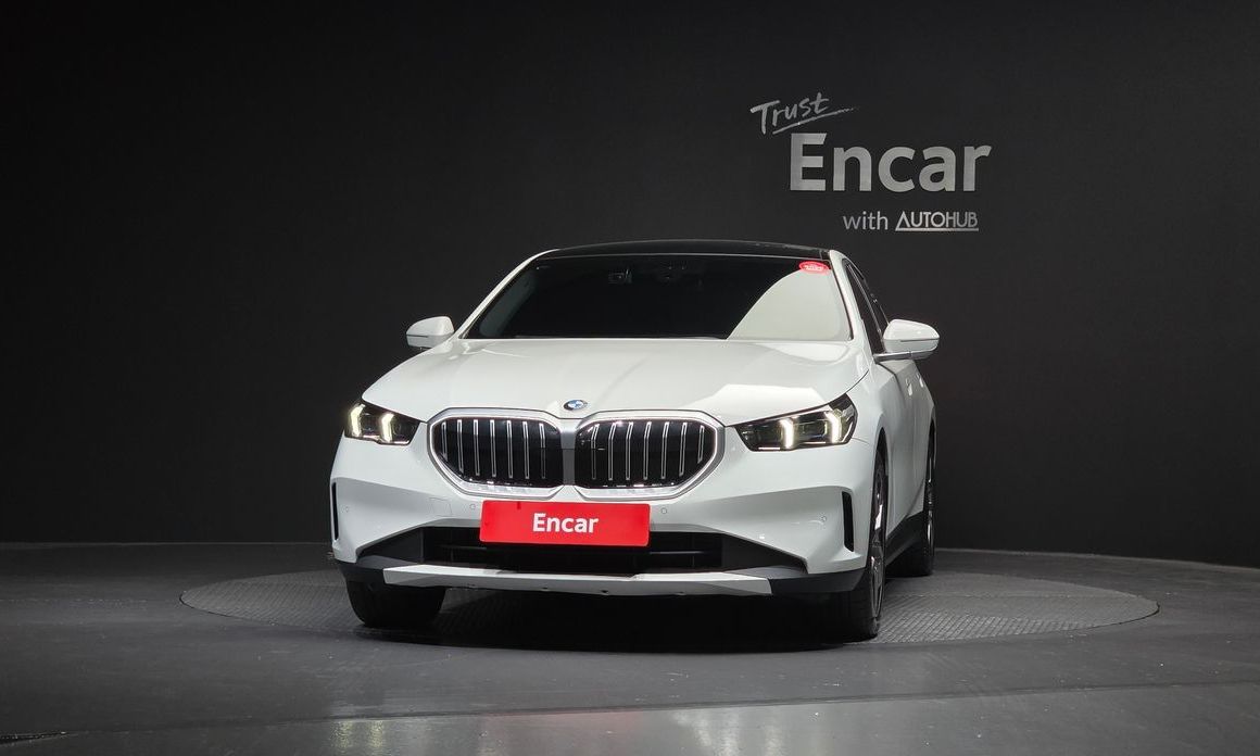 BMW 5-Series 530i xDrive, 2024