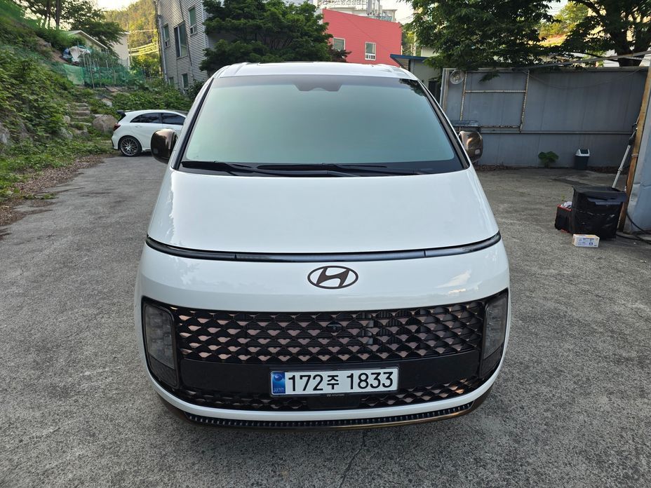 Hyundai Staria 4WD Lounge 7-Seater, 2025