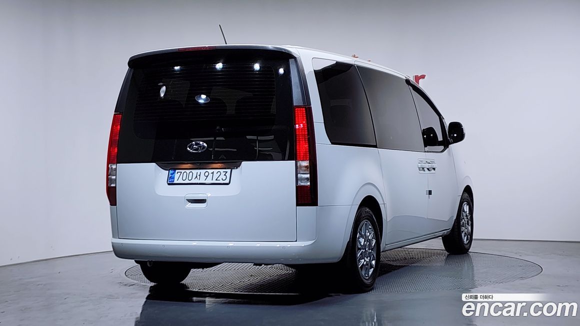 Hyundai Staria Tourer 11-Seater, 2024