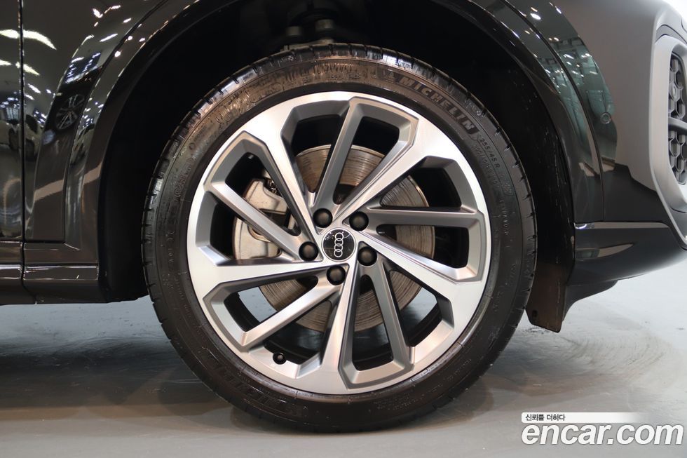 Audi Q5 40 TDI Quattro S Line, 2025