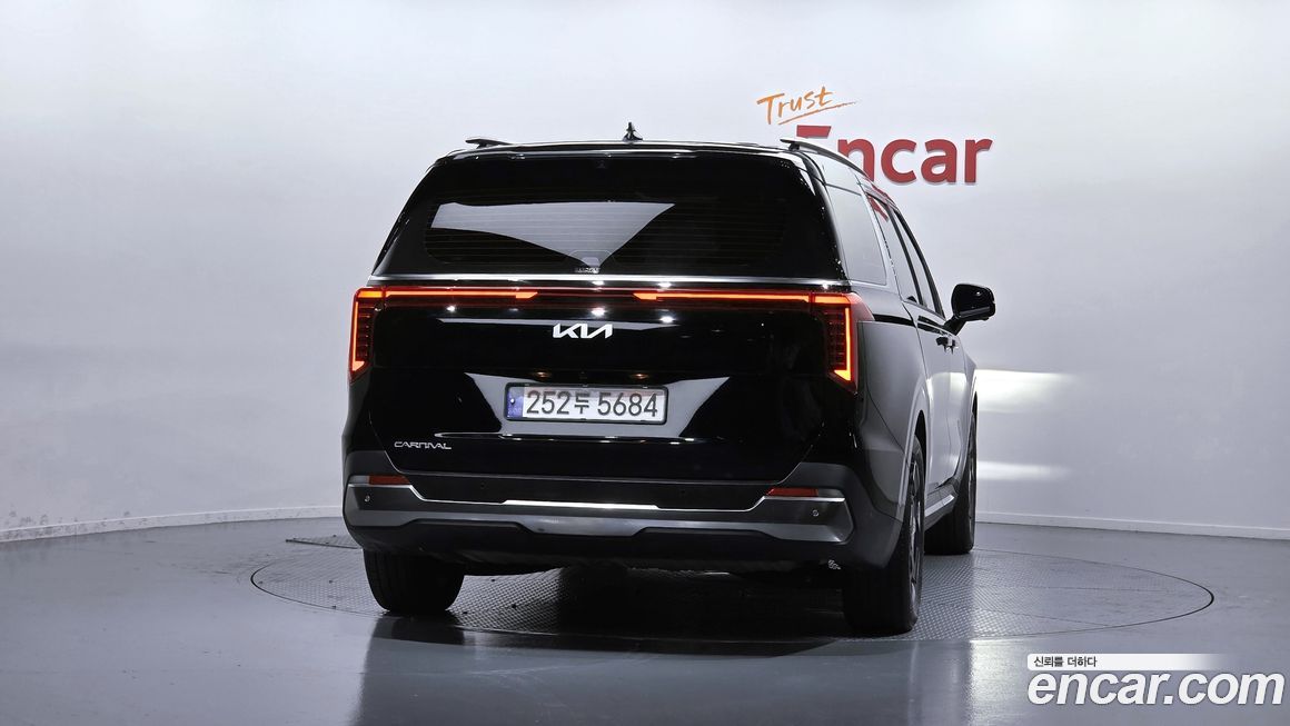 Kia Carnival 9-Seater Signature, 2024
