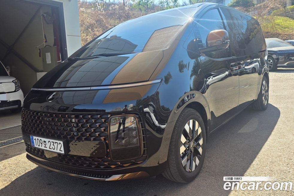 Hyundai Staria Lounge 9-Seater, 2025