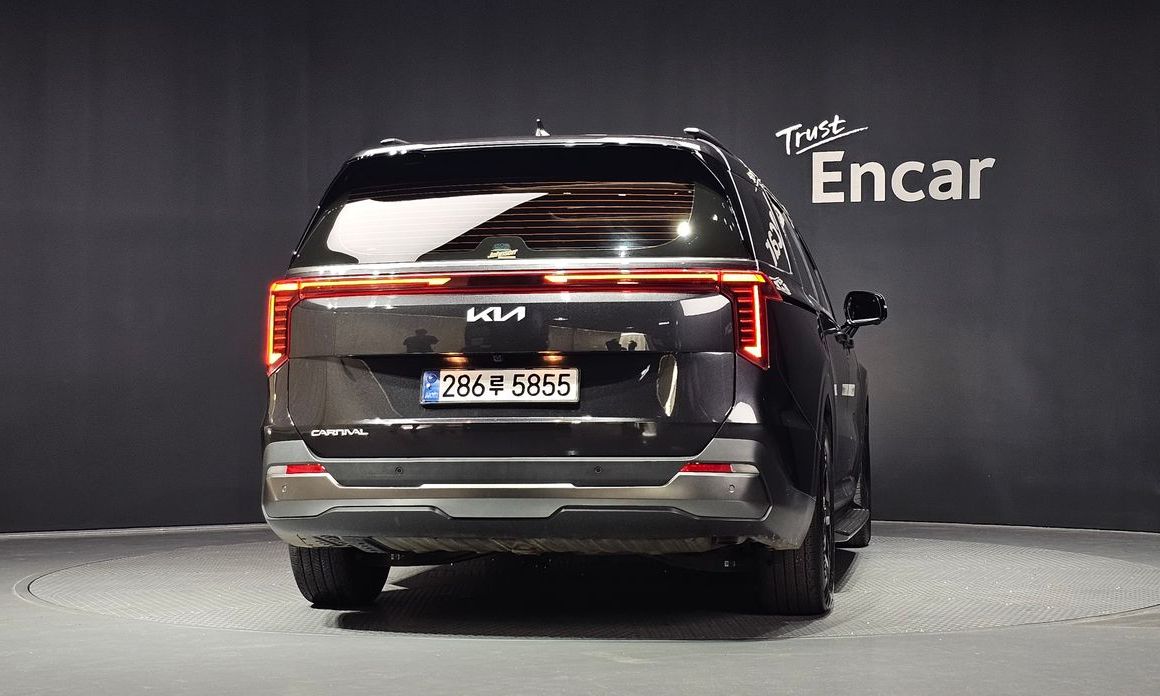 Kia Carnival 9-Seater Gravity, 2024
