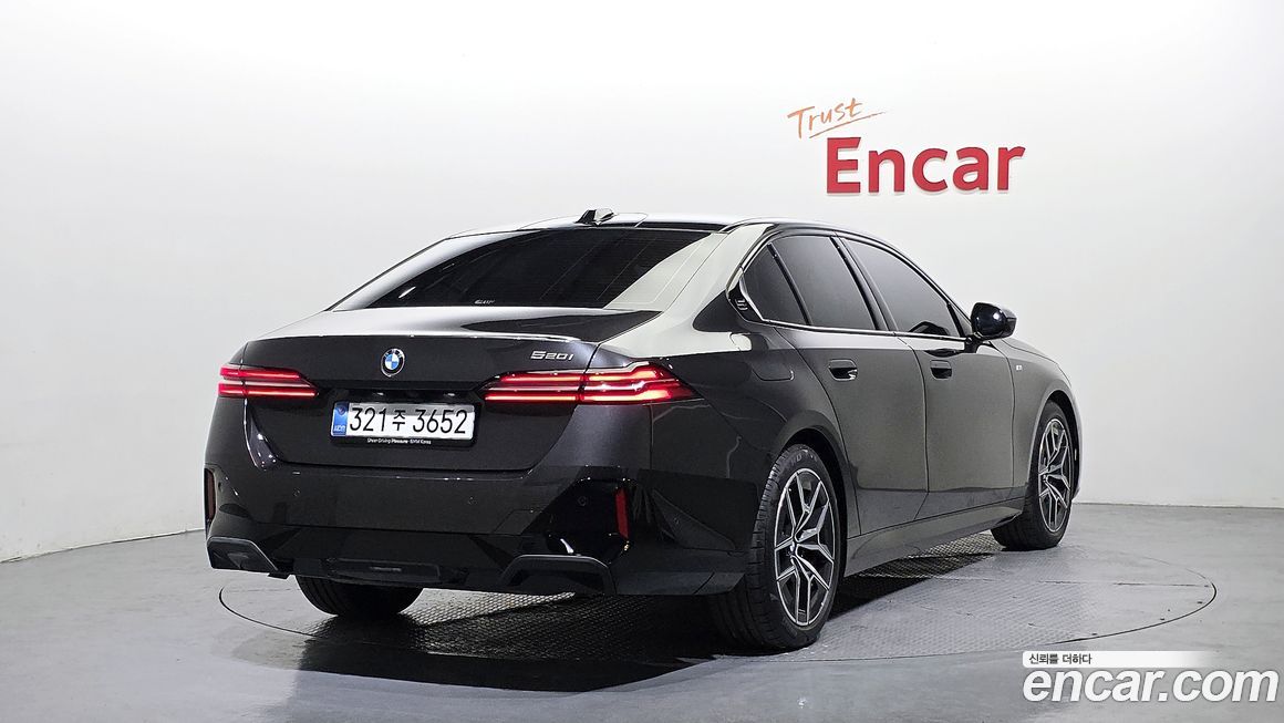 BMW 5-Series 520i M Sport, 2025