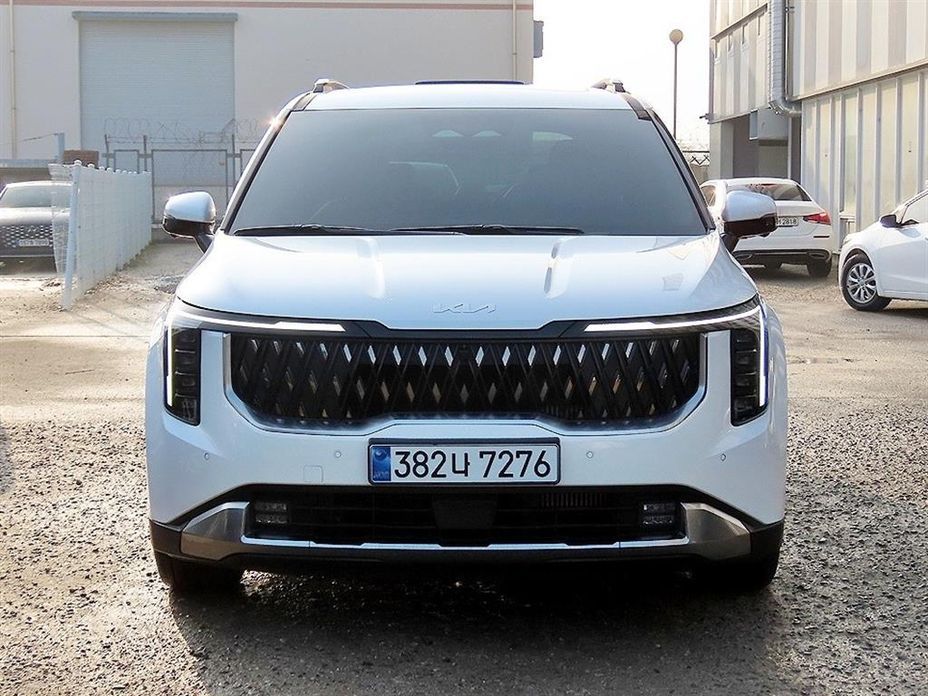 Kia Carnival 9-Seater Signature, 2025