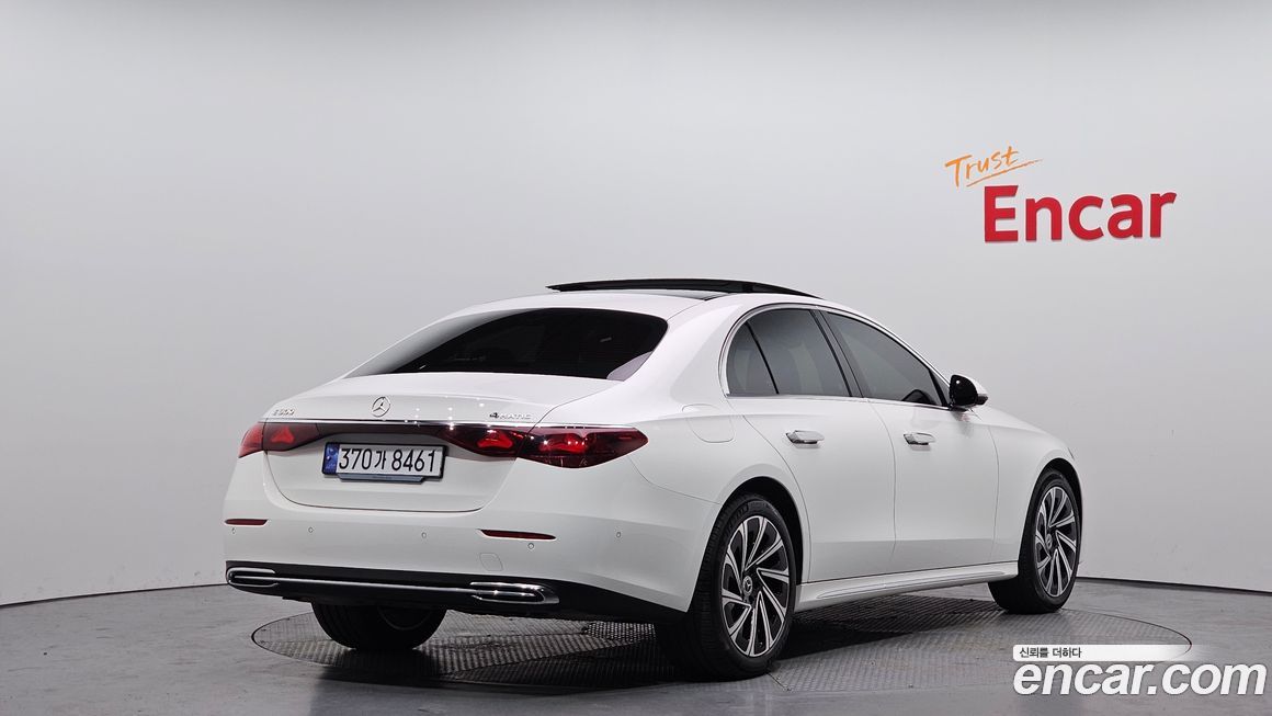 Mercedes-Benz E-Class E300 4MATIC Exclusive, 2024