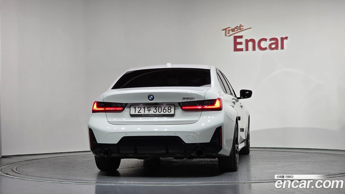 BMW 3-Series 320i M Sport, 2025