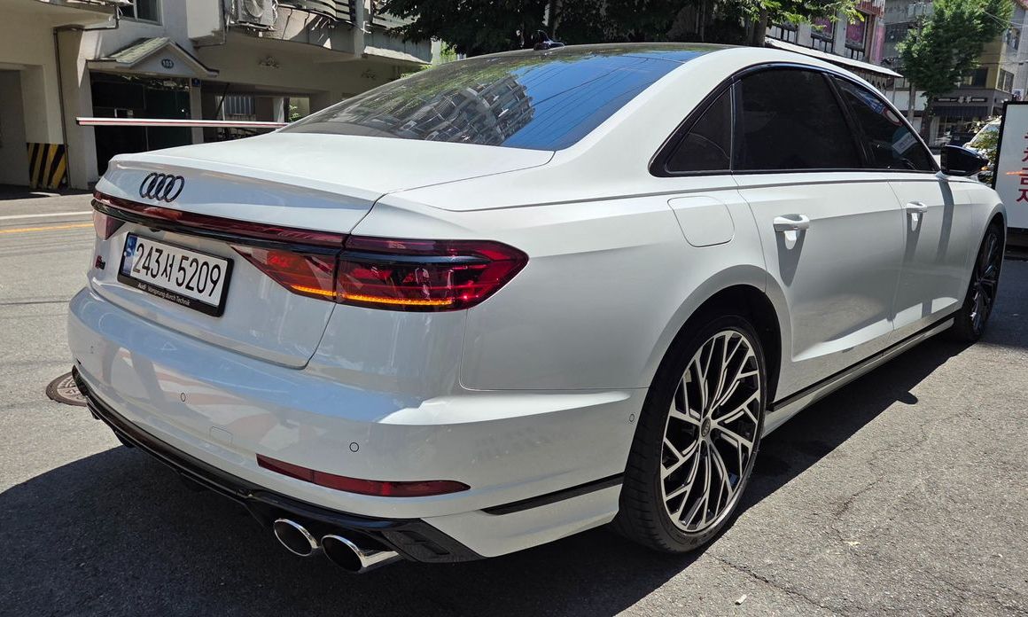 Audi S8 4.0 TFSI Quattro LWB, 2023