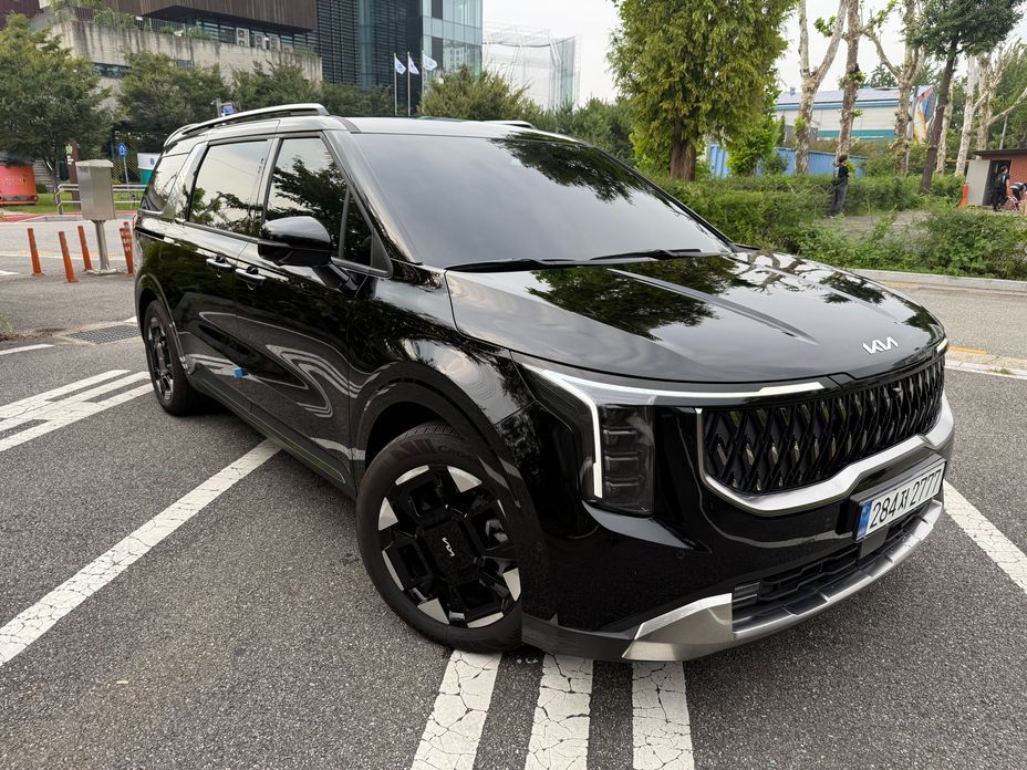 Kia Carnival 7-Seater Signature, 2024